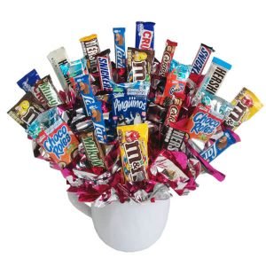 Taza con dulces y pastelitos