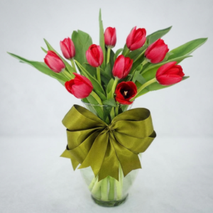 10 tulipanes rojos en jarrón