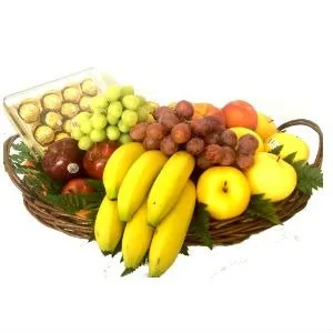 Canasta de frutas y chocolates