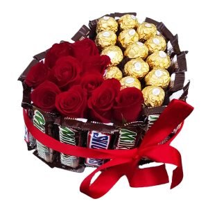Corazón chocolates y rosas