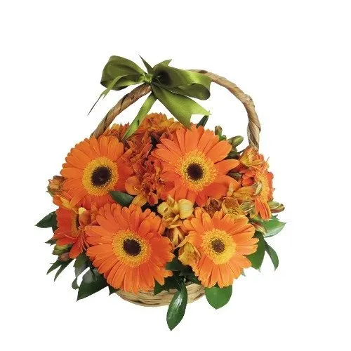 Canasta con gerberas naranjas