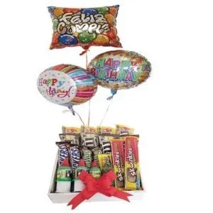 Caja con surtido de dulces y globos