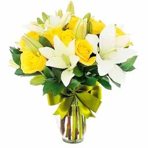 24 rosas amarillas con lilis / jarrón con flores amarillas