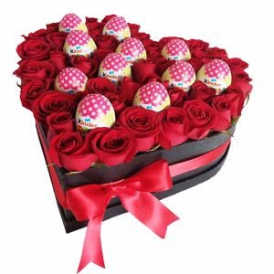 Arreglos con chocolate kinder y rosas