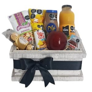 Caja vintage con snacks