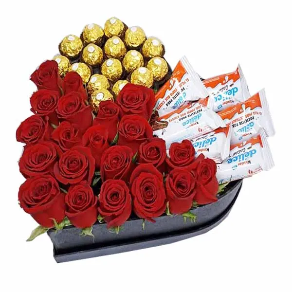 Caja de corazon con chocolates y rosas