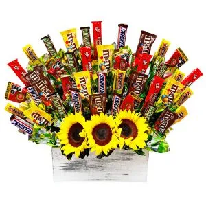 caja con flores y dulces
