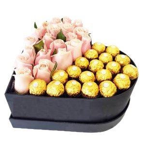 Caja de corazon con rosas y chocolates