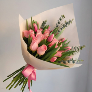 Ramo 20 rosas y 10 tulipanes