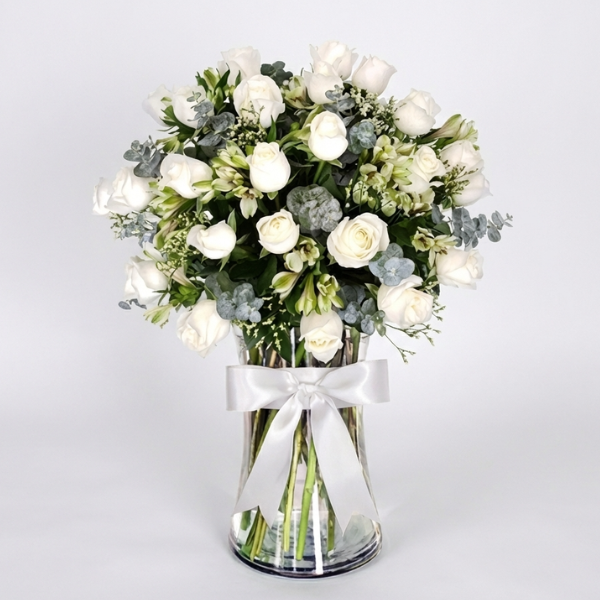 Arreglo de 24 Rosas Blancas en Florero