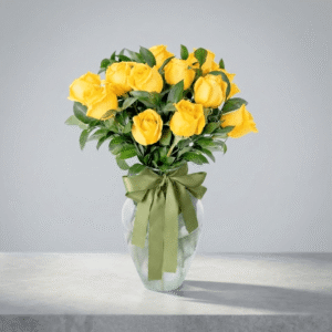 12 rosas amarillas en jarrón
