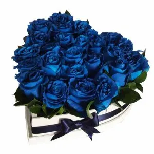 24 rosas en caja corazón amor azul