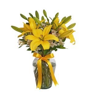 lilis amarillas en jarron