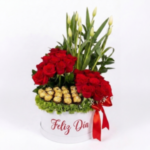 Arreglo floral con rosas y chocolates