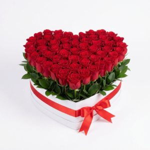 Caja Blanca Corazón con 100 Rosas Rojas