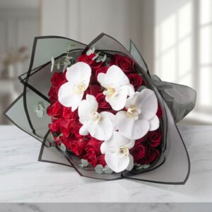 Ramo de 36 rosas rojas y orquídeas